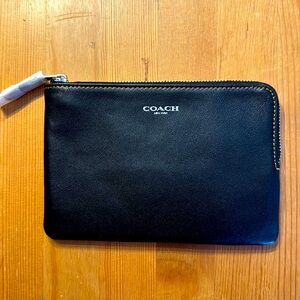 Coach essential pouch